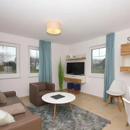 Strandnahe Rex Rugia: Terrasse Und Ahoi Erlebnisbad Apartment Lobbe